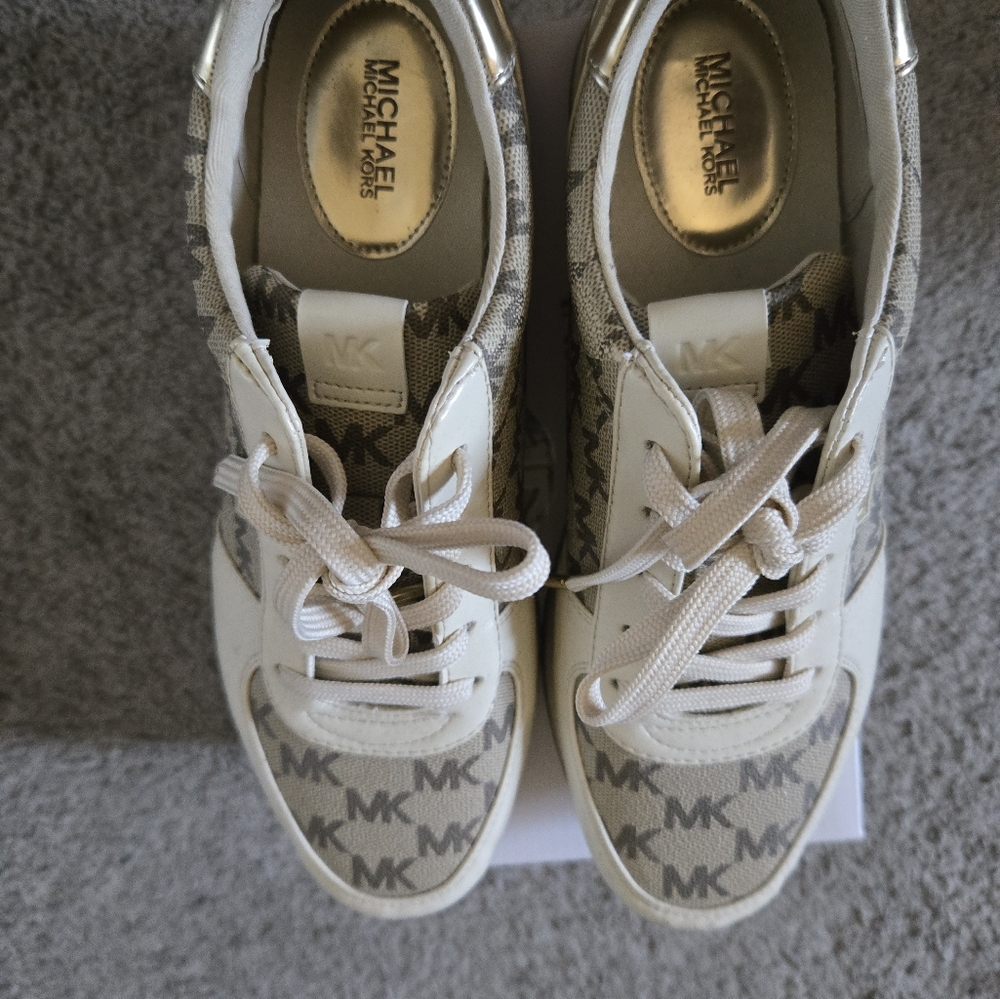 Shoes - Picture 3 of 3